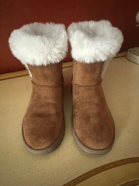 White Mountain Tan Suede Winter Boot with White Faux-Fur Cuff
